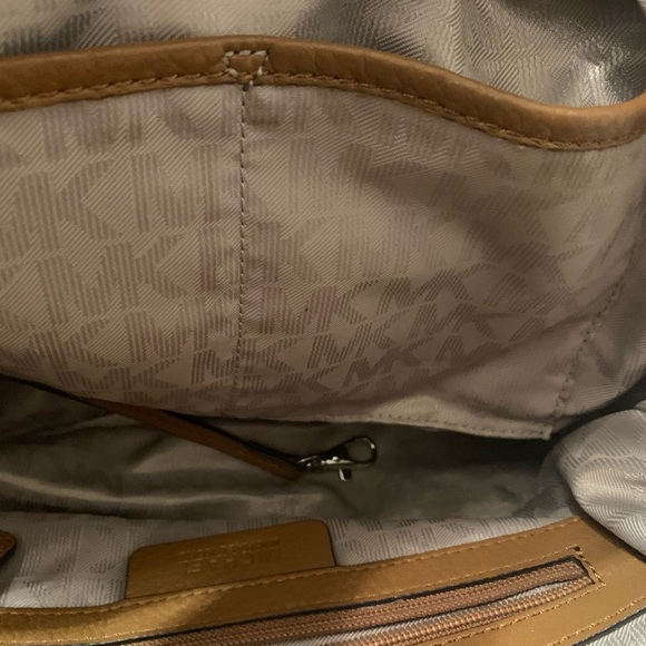 Michael Michael Kors ASTOR LARGE SATCHEL - Picture 13 of 14